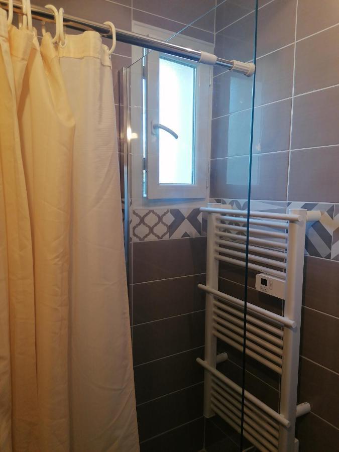 1 Chambre Pour 2 Personnes "Chez L'Habitant" Maison Possede Un Petit Chien Quincy-Voisins Bagian luar foto