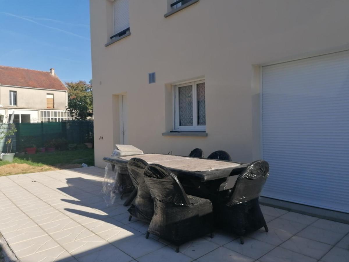 1 Chambre Pour 2 Personnes "Chez L'Habitant" Maison Possede Un Petit Chien Quincy-Voisins Bagian luar foto