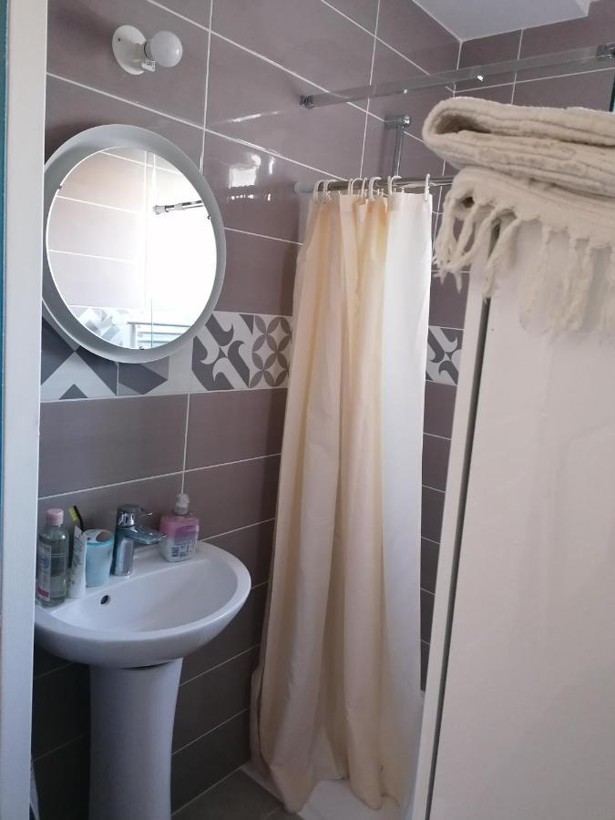 1 Chambre Pour 2 Personnes "Chez L'Habitant" Maison Possede Un Petit Chien Quincy-Voisins Bagian luar foto