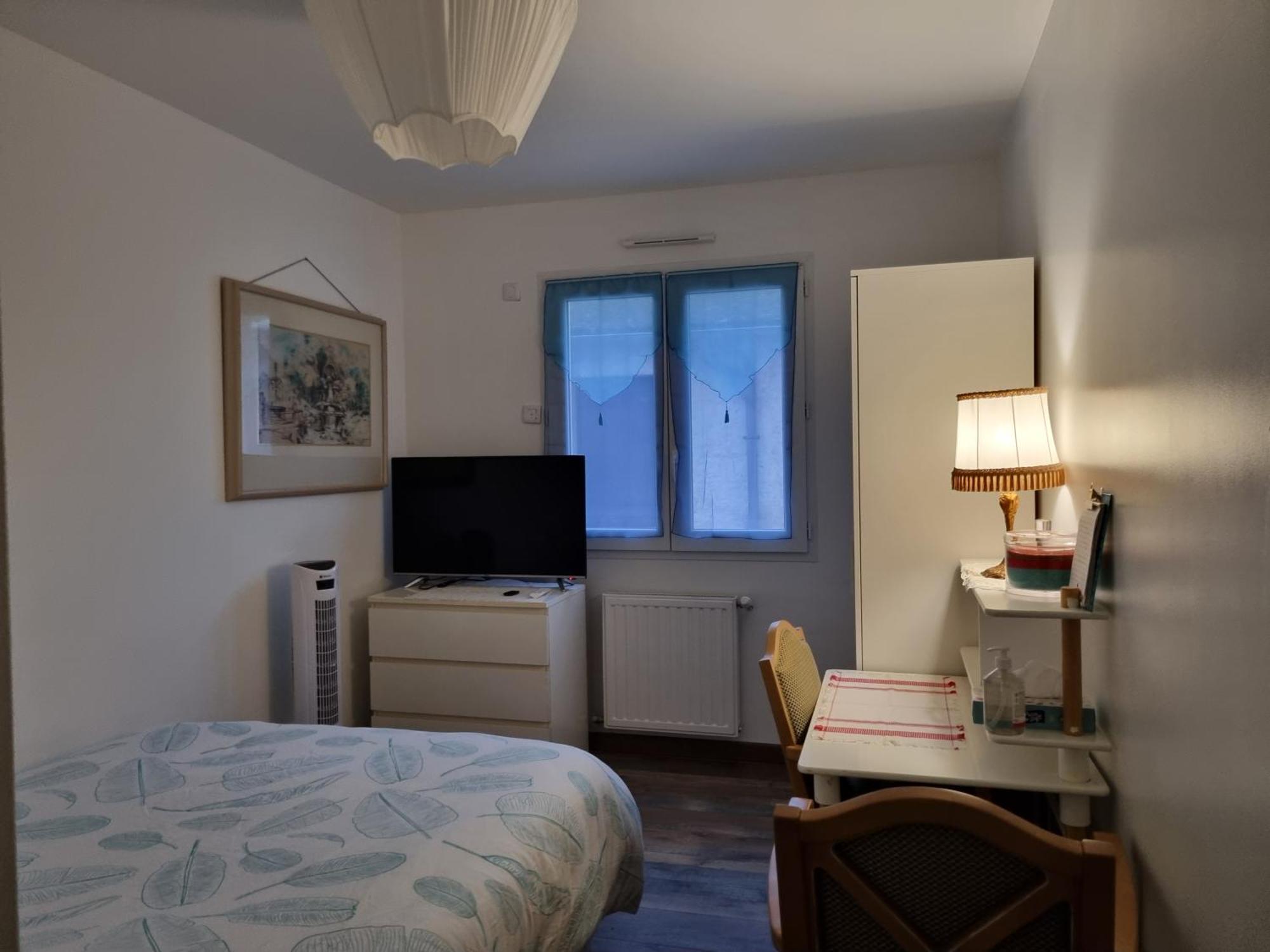1 Chambre Pour 2 Personnes "Chez L'Habitant" Maison Possede Un Petit Chien Quincy-Voisins Bagian luar foto