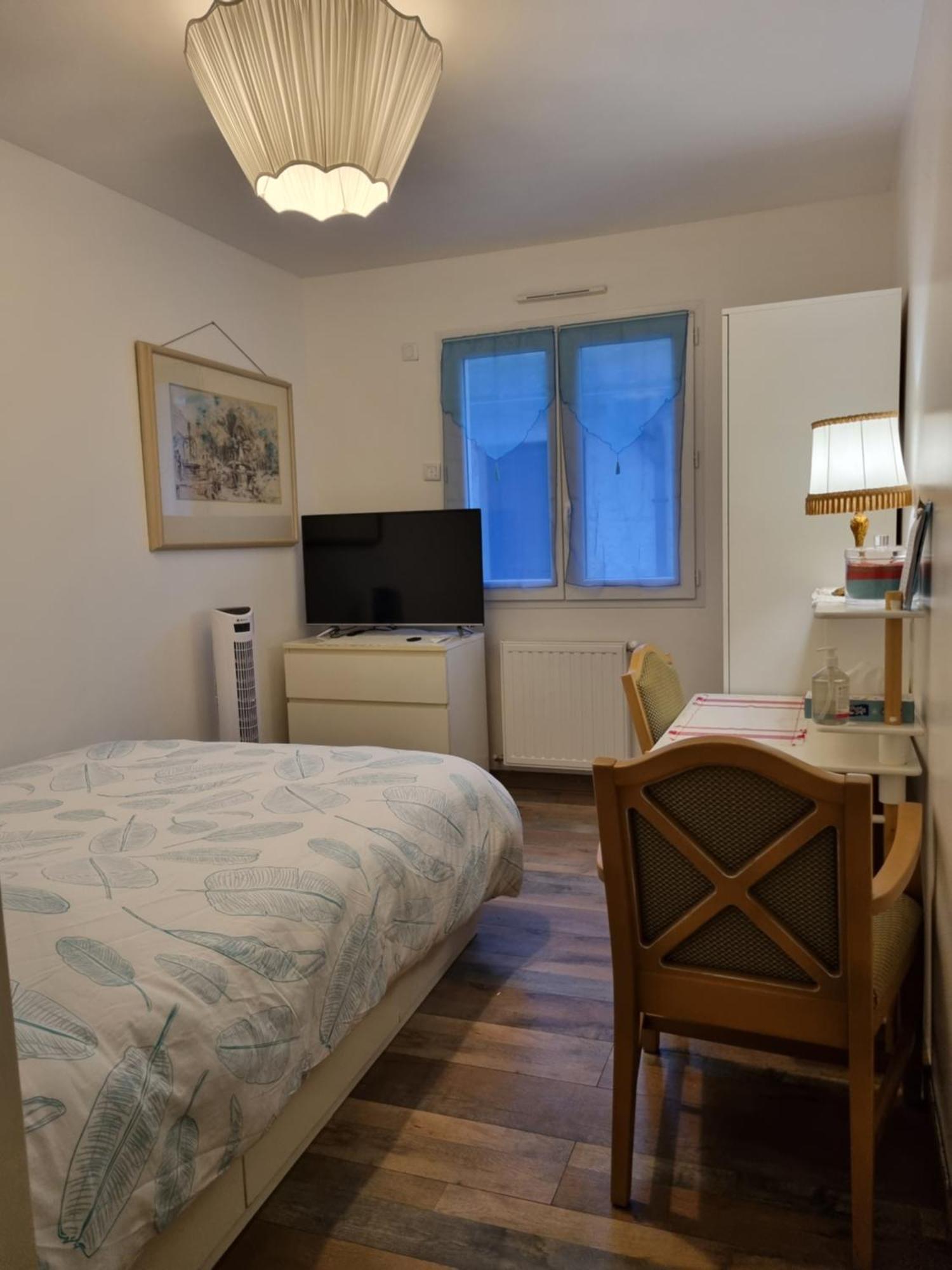 1 Chambre Pour 2 Personnes "Chez L'Habitant" Maison Possede Un Petit Chien Quincy-Voisins Bagian luar foto